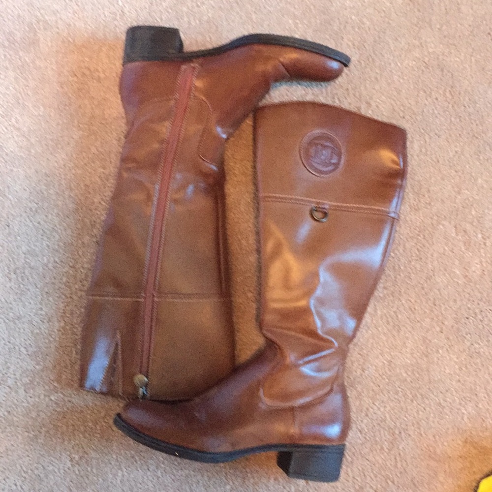 Etienne Aigner ridding boots